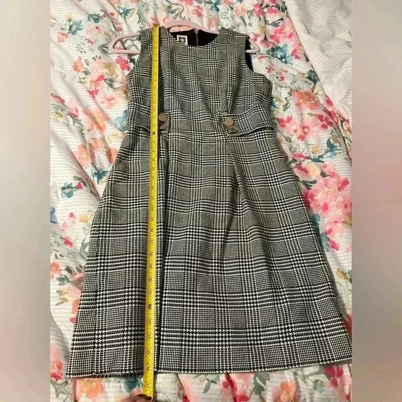 Anne Klein | Black and White Houndstooth Patterned Sheath Dress | Size 6 - Picture 5 of 7